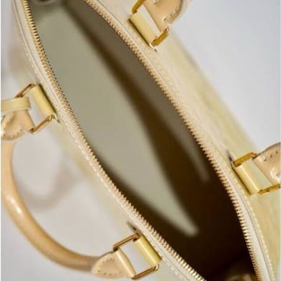 Louis Vuitton Alma Vernis Bag - Picture 14 of 16